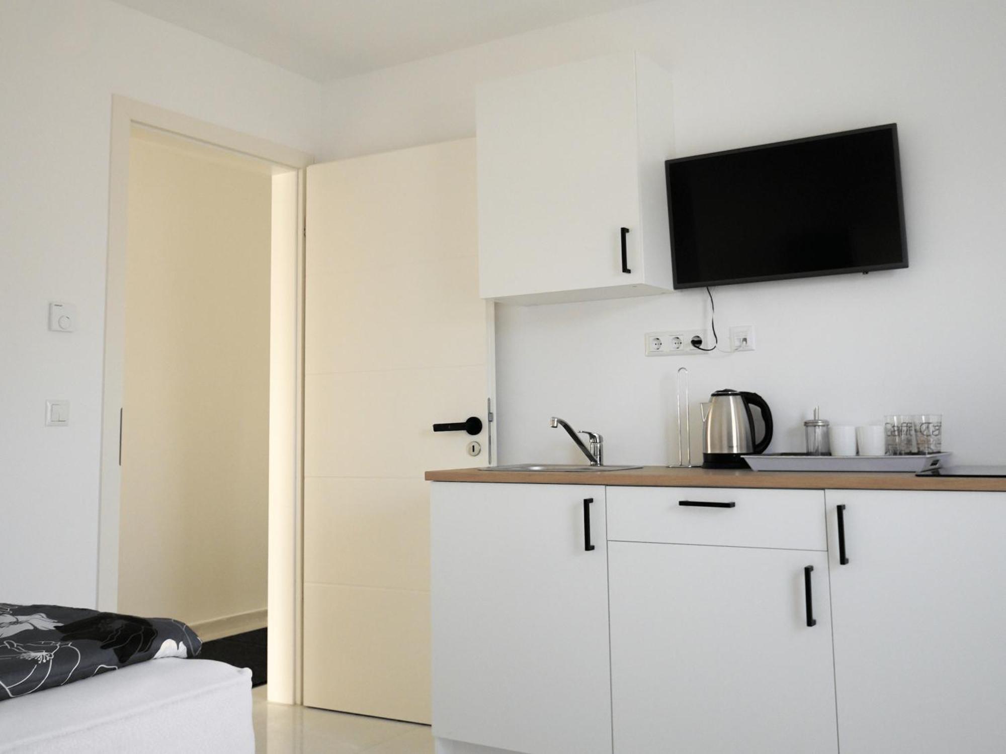 Issa Aparthotel *